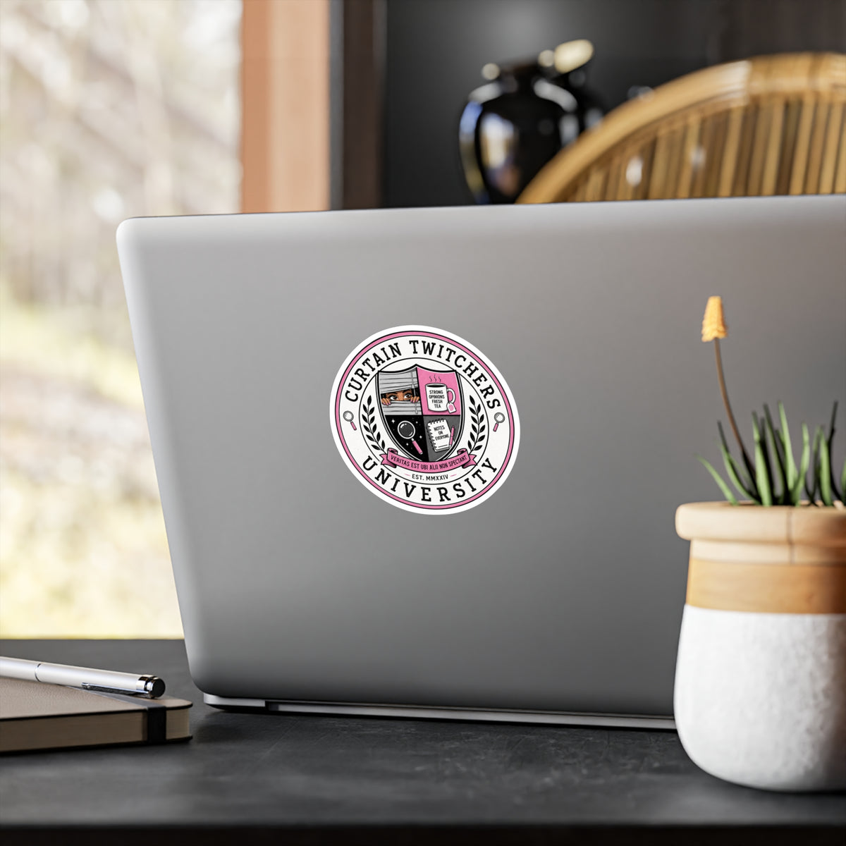 [EU Shipping] Sticker - Curtain Twitchers University Vinyl Sticker — Retro Pink Badge Laptop Decal